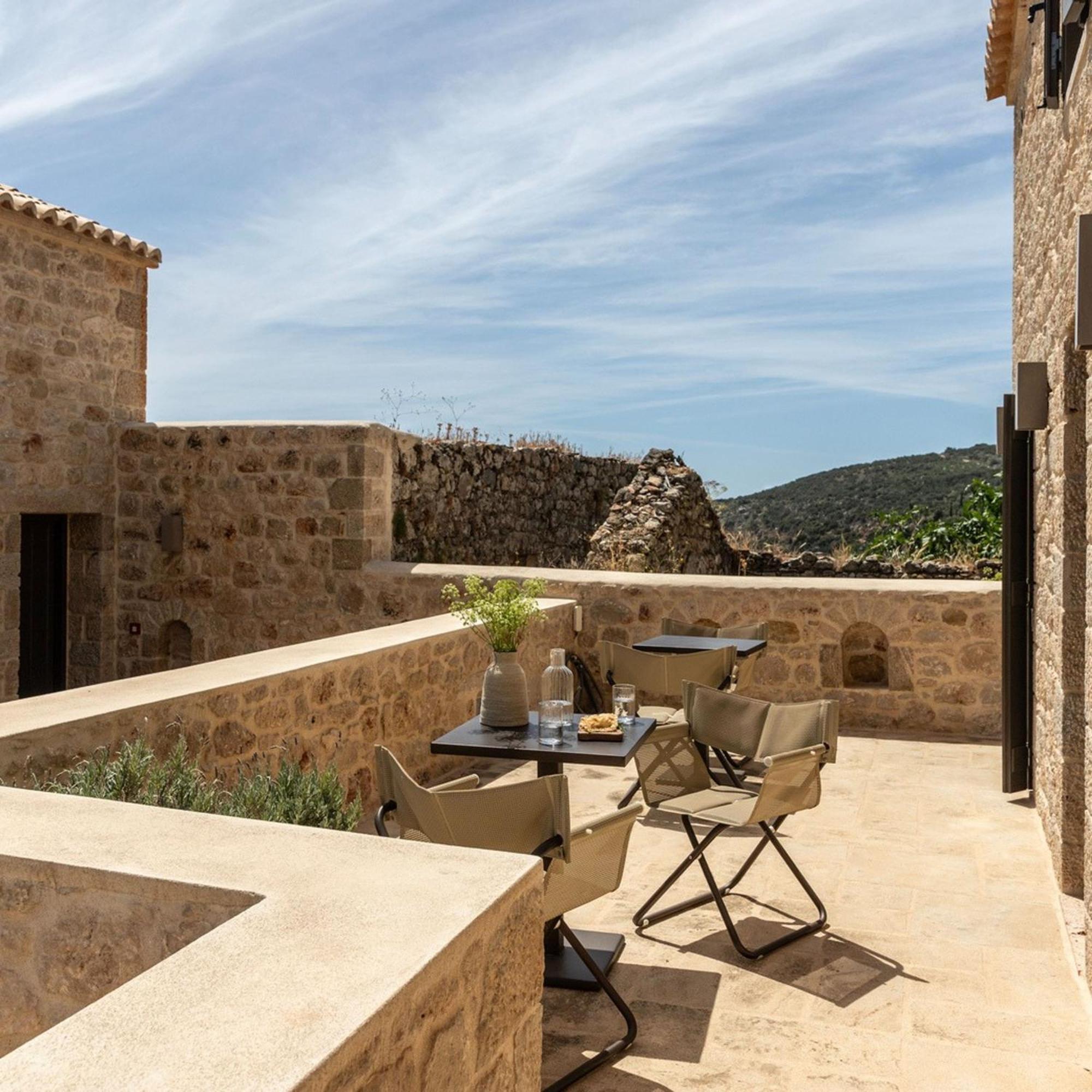 Korona Boutique Hotel Oitilon Exterior photo