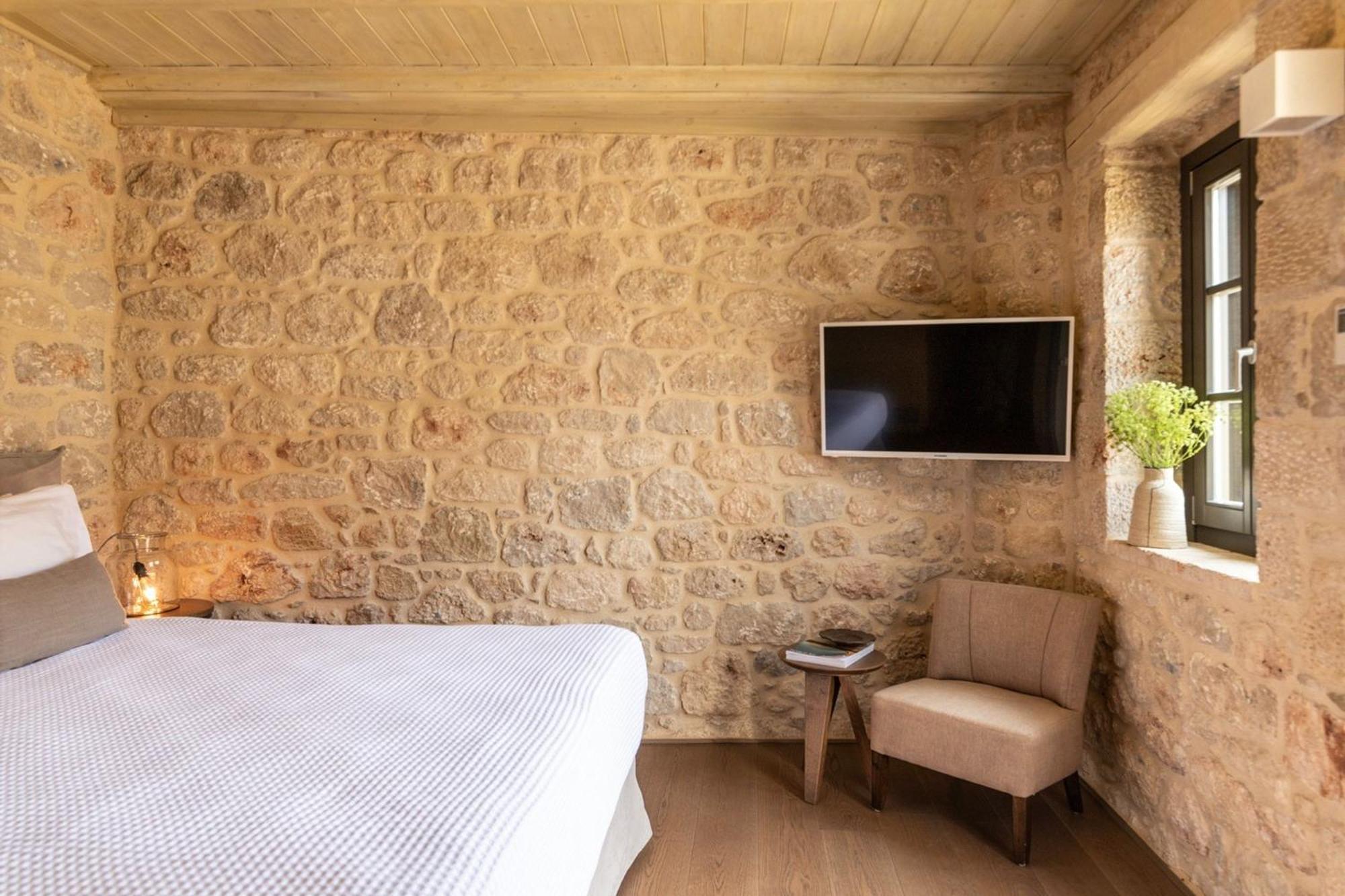 Korona Boutique Hotel Oitilon Exterior photo